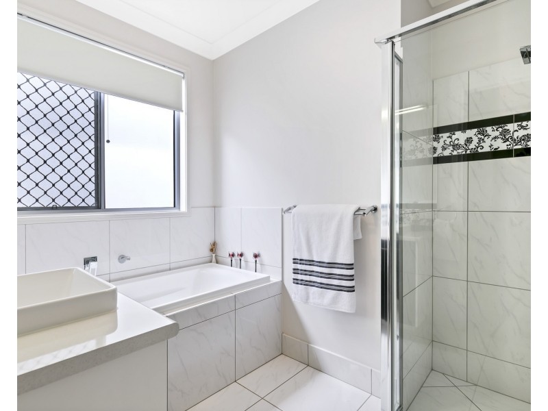 16 Promontory Street, Birtinya QLD 4575