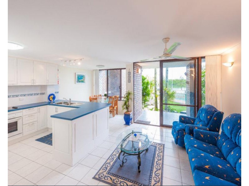 2/265 Bradman Ave, Maroochydore QLD 4558