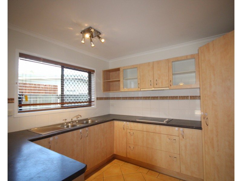 2/14 Broadwater Ave, Maroochydore QLD 4558