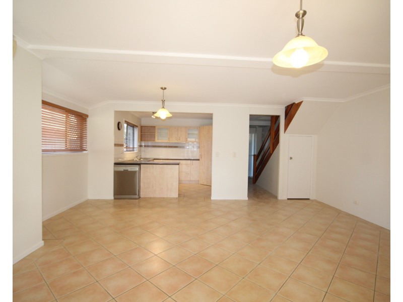 2/14 Broadwater Ave, Maroochydore QLD 4558