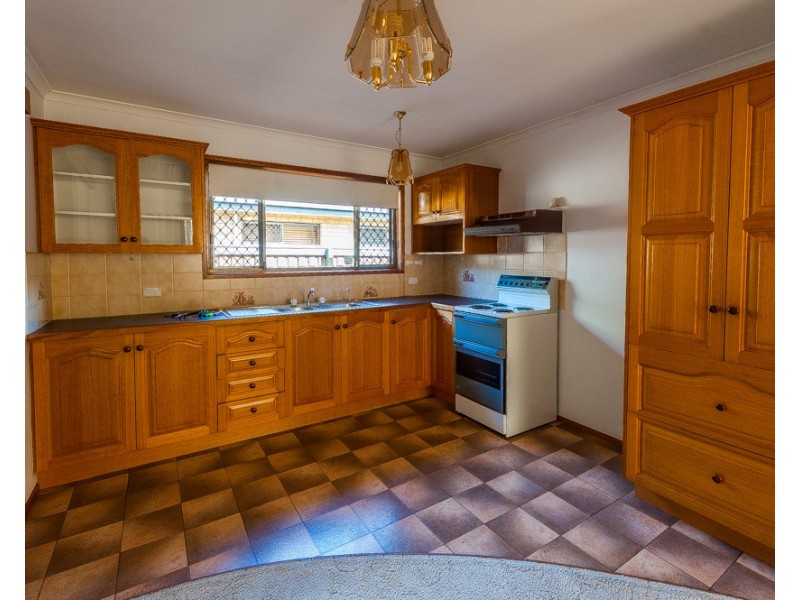 1/7  Kenewin Ave, Maroochydore QLD 4558