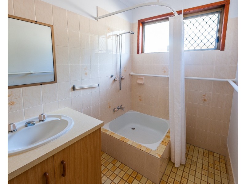 1/7  Kenewin Ave, Maroochydore QLD 4558