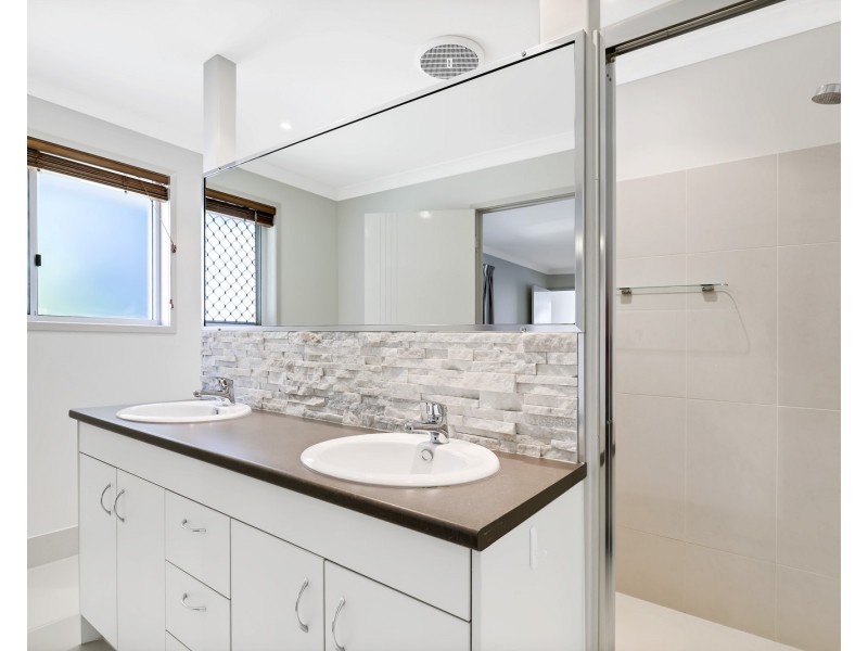 25 Lark Circuit, Mountain Creek QLD 4557
