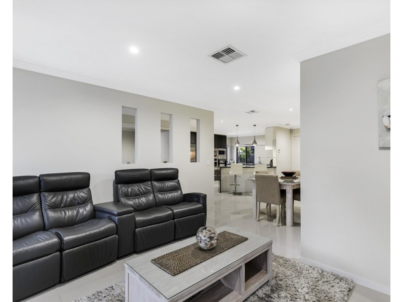 1/76 Beach Parade, Maroochydore QLD 4558