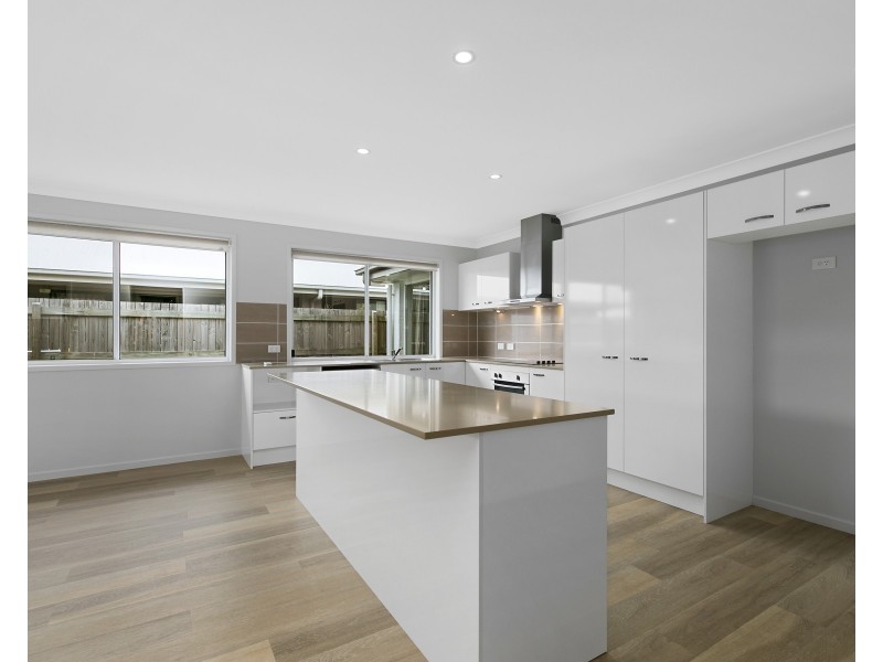 11 Curtis Street, Mountain Creek QLD 4557