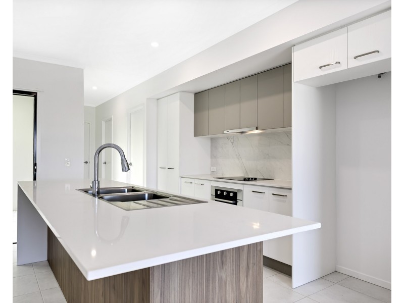 17 Greenview Terrace, Palmview QLD 4553