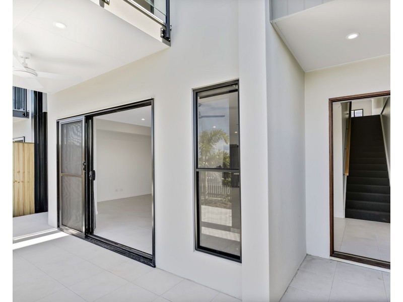 17 Greenview Terrace, Palmview QLD 4553