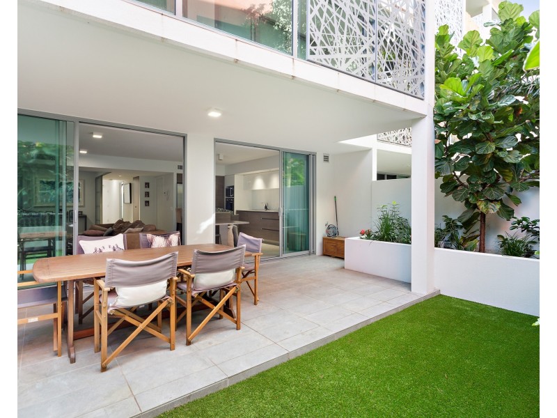 2/33 Buderim Avenue, Mooloolaba QLD 4557