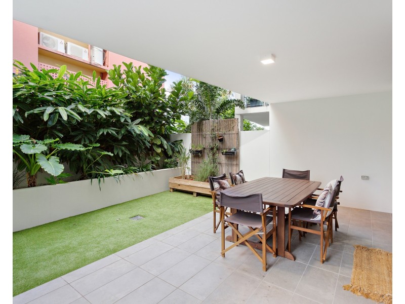 2/33 Buderim Avenue, Mooloolaba QLD 4557