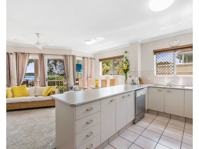 2/97-99 Bradman Avenue, Maroochydore QLD 4558