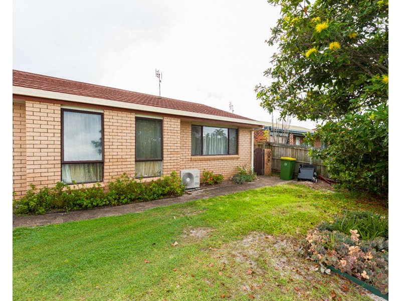 2/42 Lapoinya Crescent, Warana QLD 4575