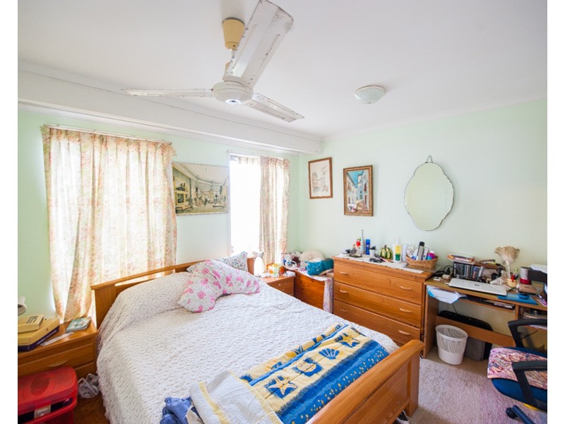 2/42 Lapoinya Crescent, Warana QLD 4575