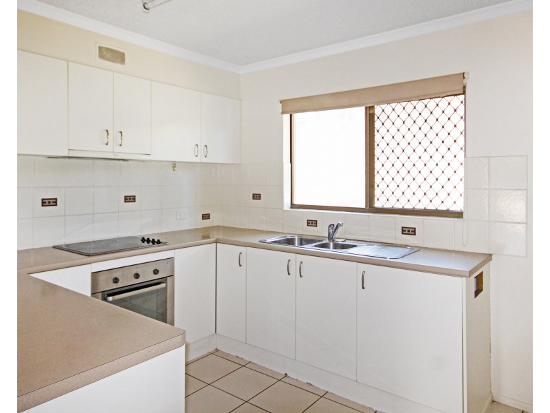 2/32 Goonawarra Dr, Mooloolaba QLD 4557