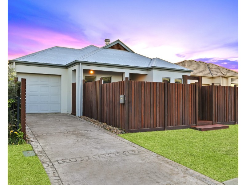 4 Maui Court, Kawana Island QLD 4575