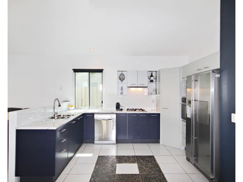 4 Maui Court, Kawana Island QLD 4575