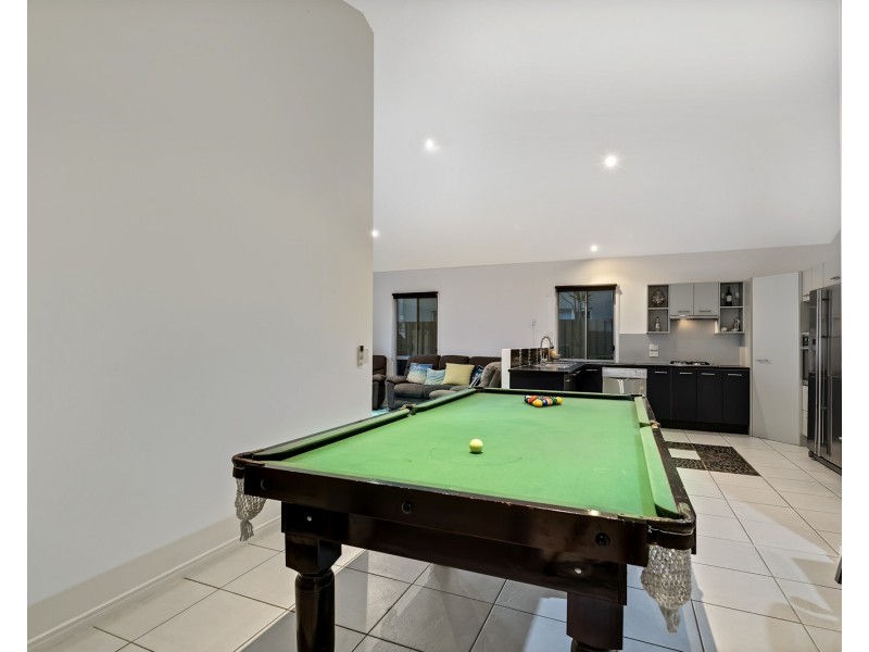 4 Maui Court, Kawana Island QLD 4575