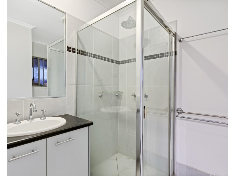 4 Maui Court, Kawana Island QLD 4575