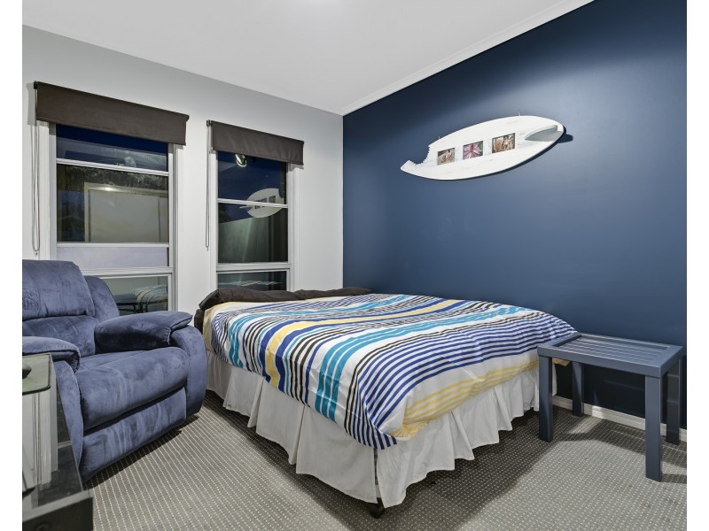 4 Maui Court, Kawana Island QLD 4575