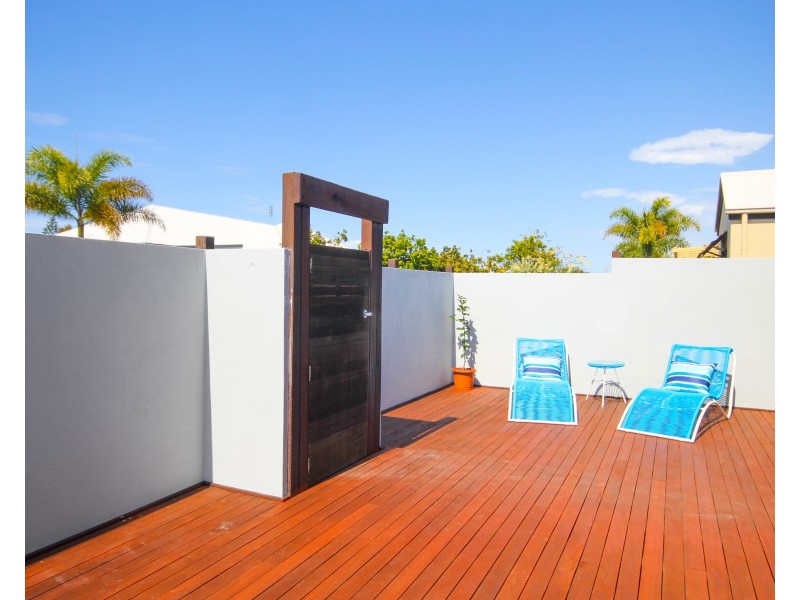 4 Maui Court, Kawana Island QLD 4575