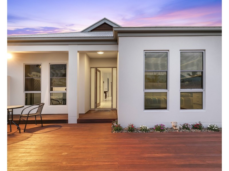 4 Maui Court, Kawana Island QLD 4575