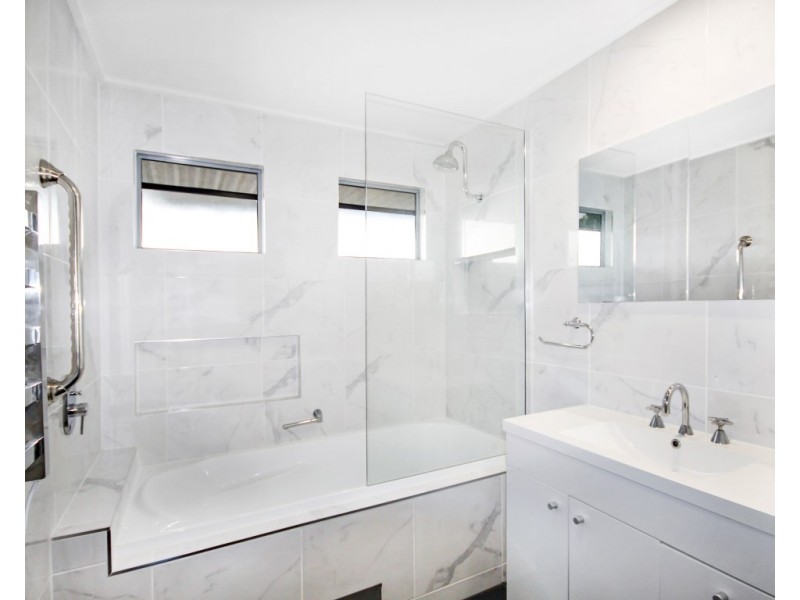 6 Dandenong Street, Burnside QLD 4560