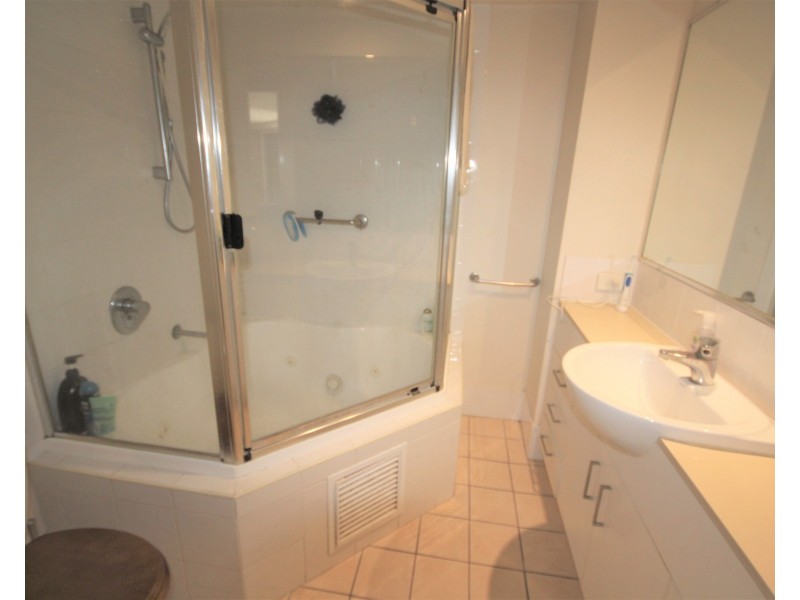 11/10  Edward St, Alexandra Headland QLD 4572