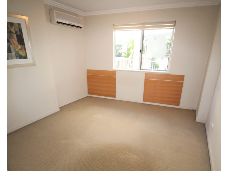 11/10  Edward St, Alexandra Headland QLD 4572