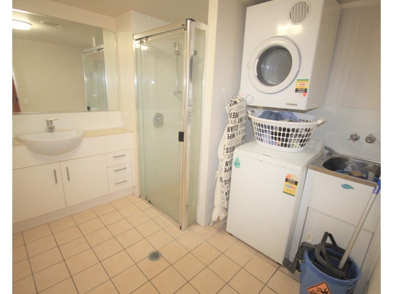 11/10  Edward St, Alexandra Headland QLD 4572