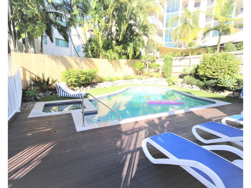 11/10  Edward St, Alexandra Headland QLD 4572