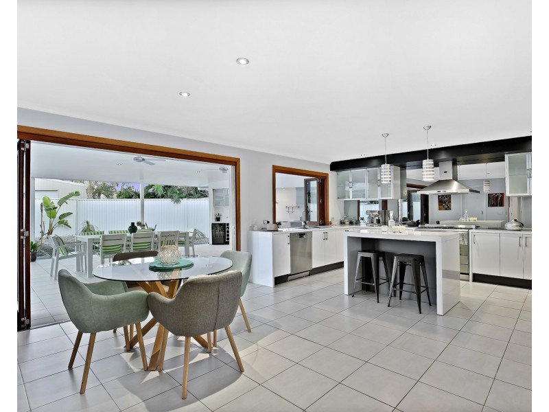 4 Karloo Court, Mountain Creek QLD 4557