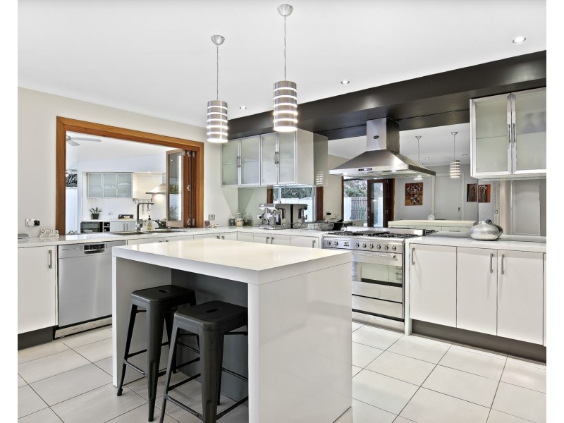 4 Karloo Court, Mountain Creek QLD 4557