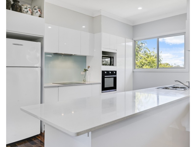 22 Bowen Road, Glass House Mountains QLD 4518