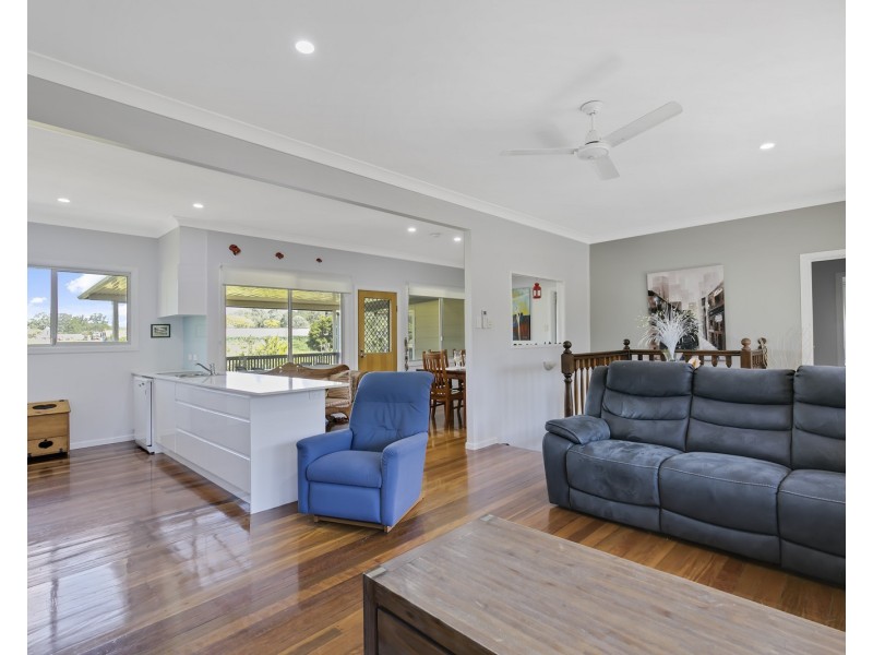 22 Bowen Road, Glass House Mountains QLD 4518