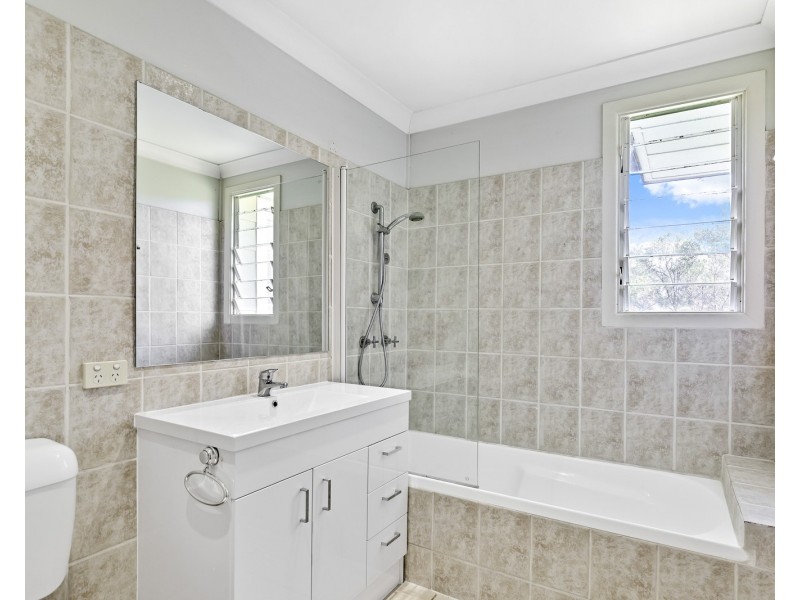 22 Bowen Road, Glass House Mountains QLD 4518