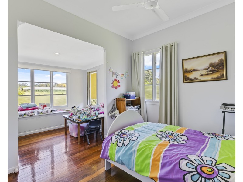 22 Bowen Road, Glass House Mountains QLD 4518