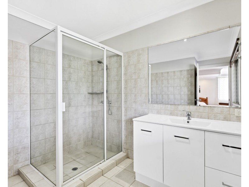 22 Bowen Road, Glass House Mountains QLD 4518
