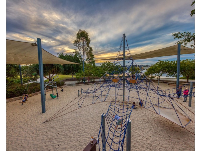 30  Bribie Place, Mountain Creek QLD 4557