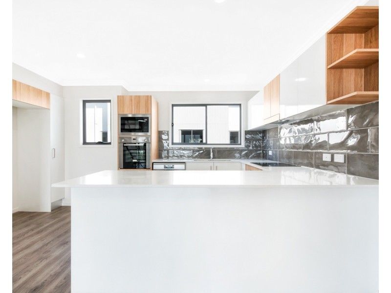 2/327 Bradman Avenue, Maroochydore QLD 4558