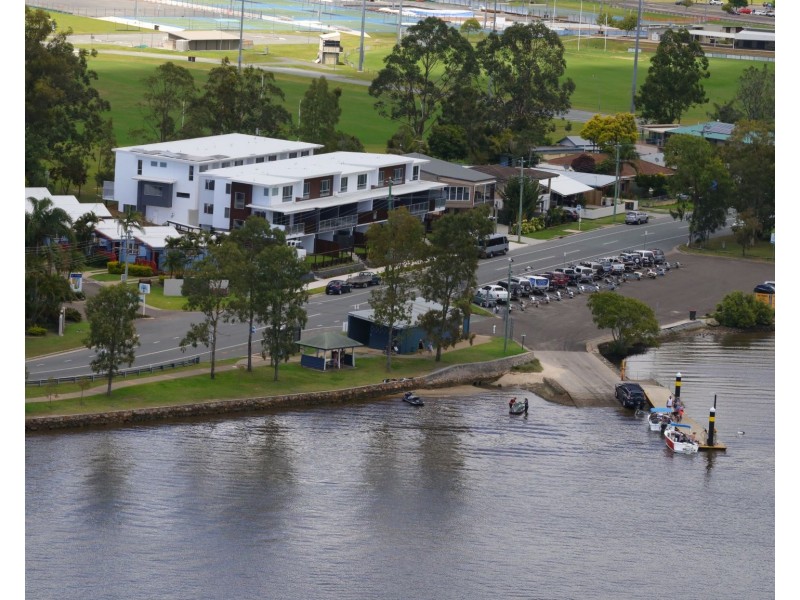 2/327 Bradman Avenue, Maroochydore QLD 4558