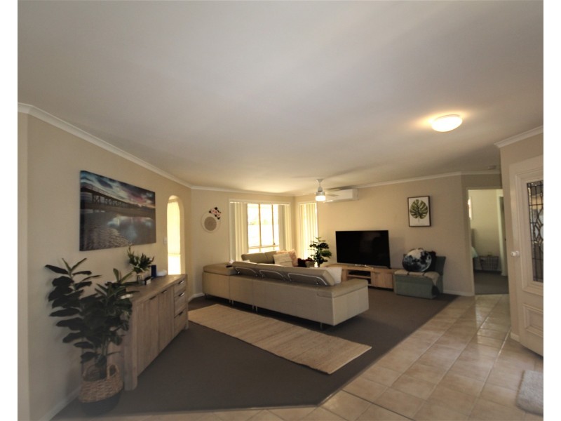 12 Japonica Court, Mountain Creek QLD 4557