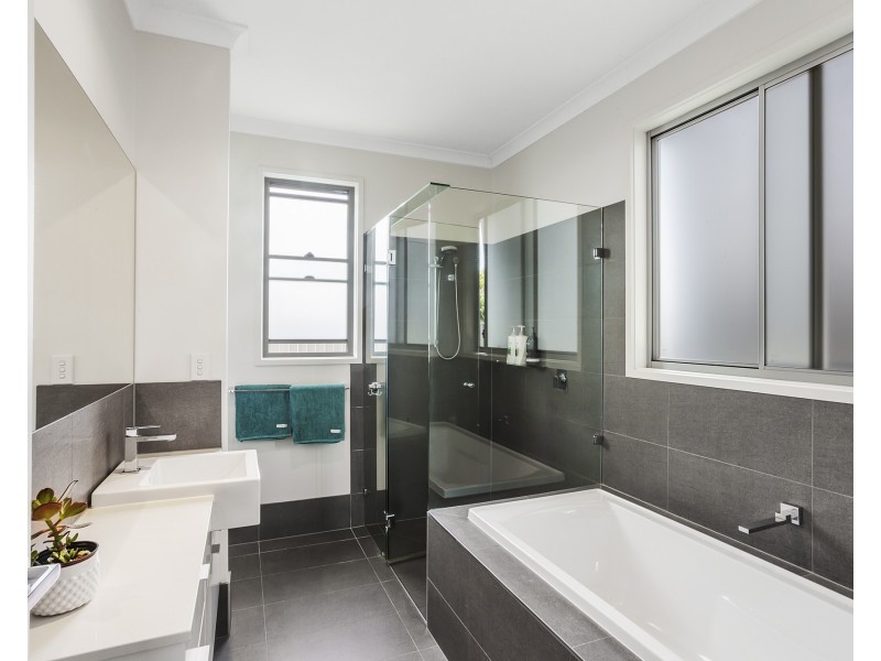 17 Pangali Circuit, Birtinya QLD 4575