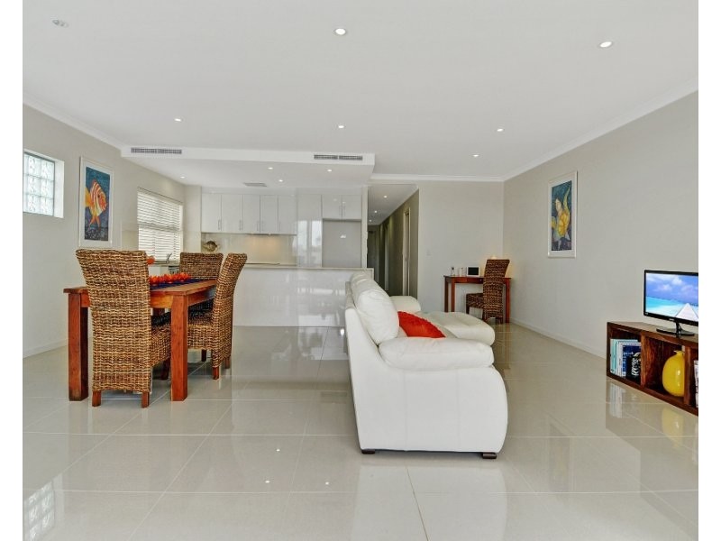 8/299-301 Bradman Avenue, Maroochydore QLD 4558