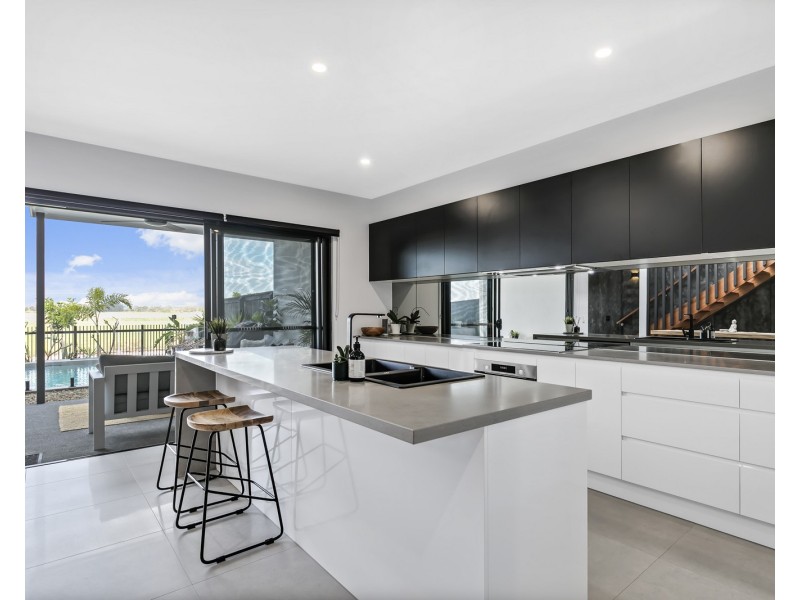 48 Parkway Terrace, Palmview QLD 4553