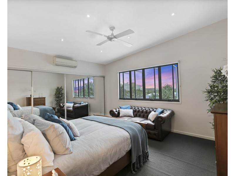 33 Myrtle Place, Mountain Creek QLD 4557