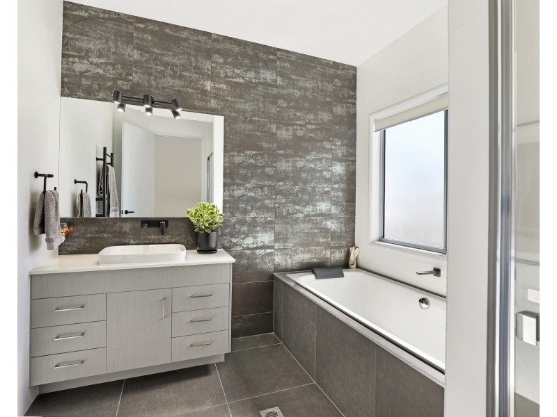 2 Myoora Court, Minyama QLD 4575