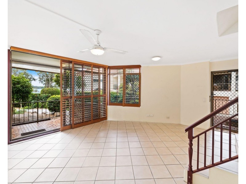 2/41 Bradman Avenue, Maroochydore QLD 4558