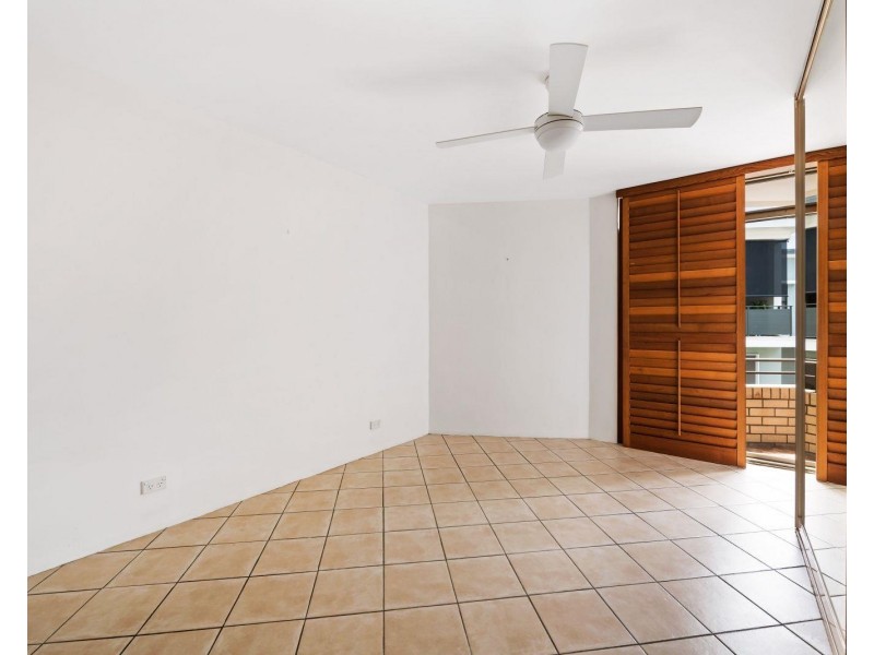 2/41 Bradman Avenue, Maroochydore QLD 4558