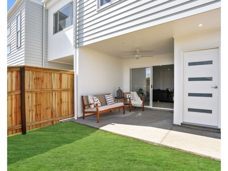 1 and 2/28 Sunray Avenue, Palmview QLD 4553