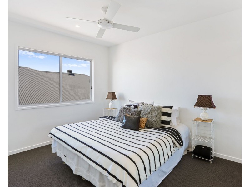 1 and 2/28 Sunray Avenue, Palmview QLD 4553