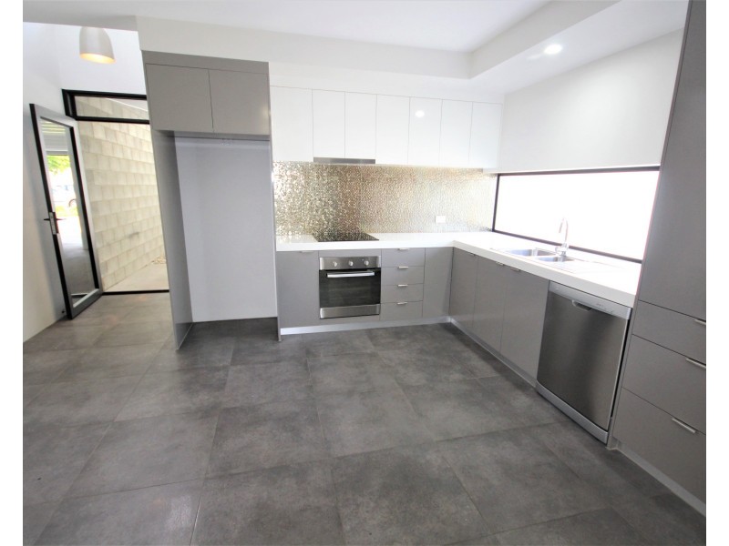 1/60 Hofmann Drive, Noosaville QLD 4566